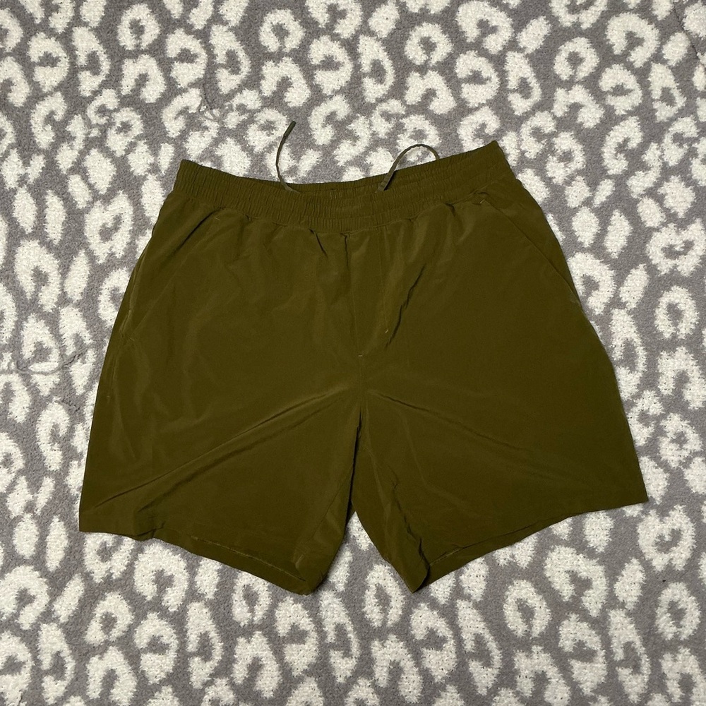 Lululemon Athletica Dark Green Men's Athletic Shorts Pace Break 7 inch lined